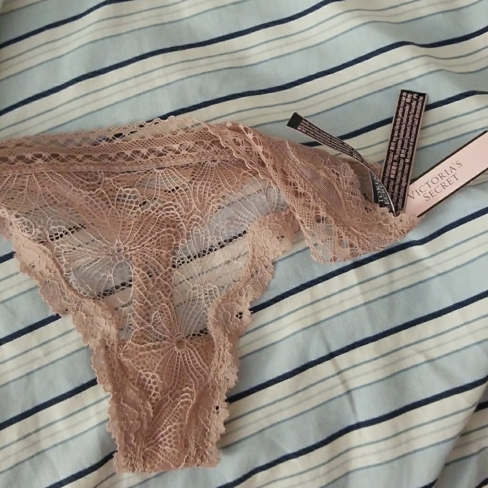 VICTORIA SECRET G STRING AUTHENTIC NEW NOT USED