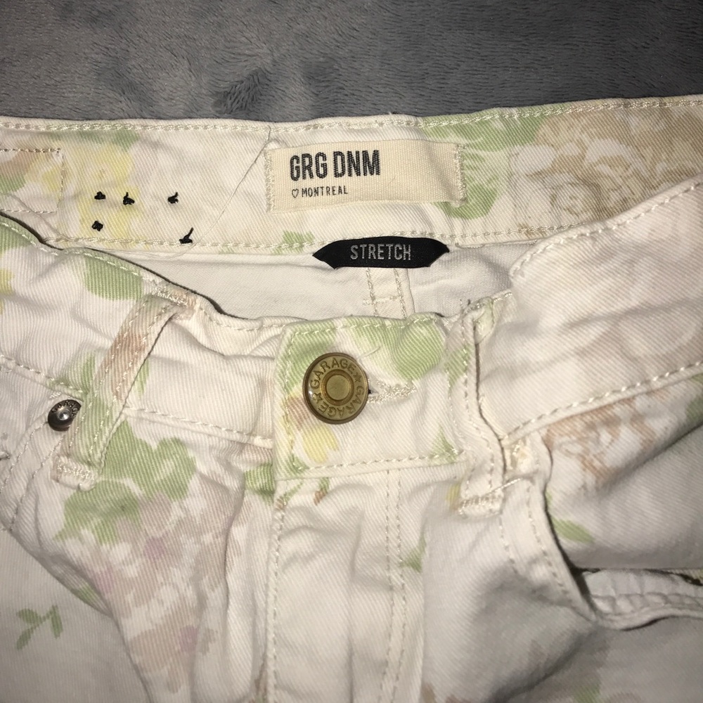 garage denim floral print shorts!!