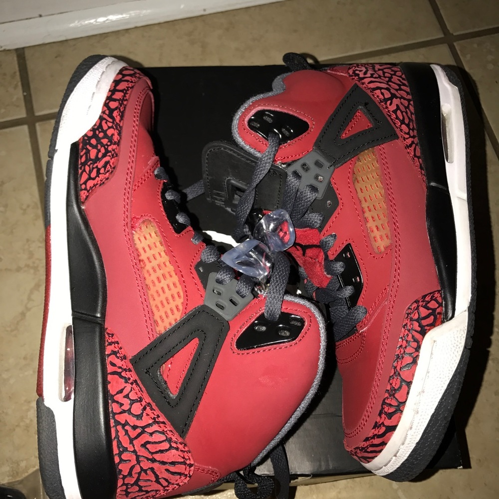 Jordan Spizike Red|Black|Grey SIZE 4Y 317321-601