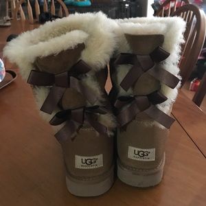 Uggs "Bailey Bow" style