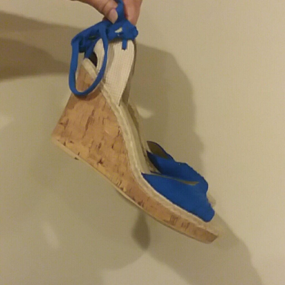 Platforms - Picture 2 of 4