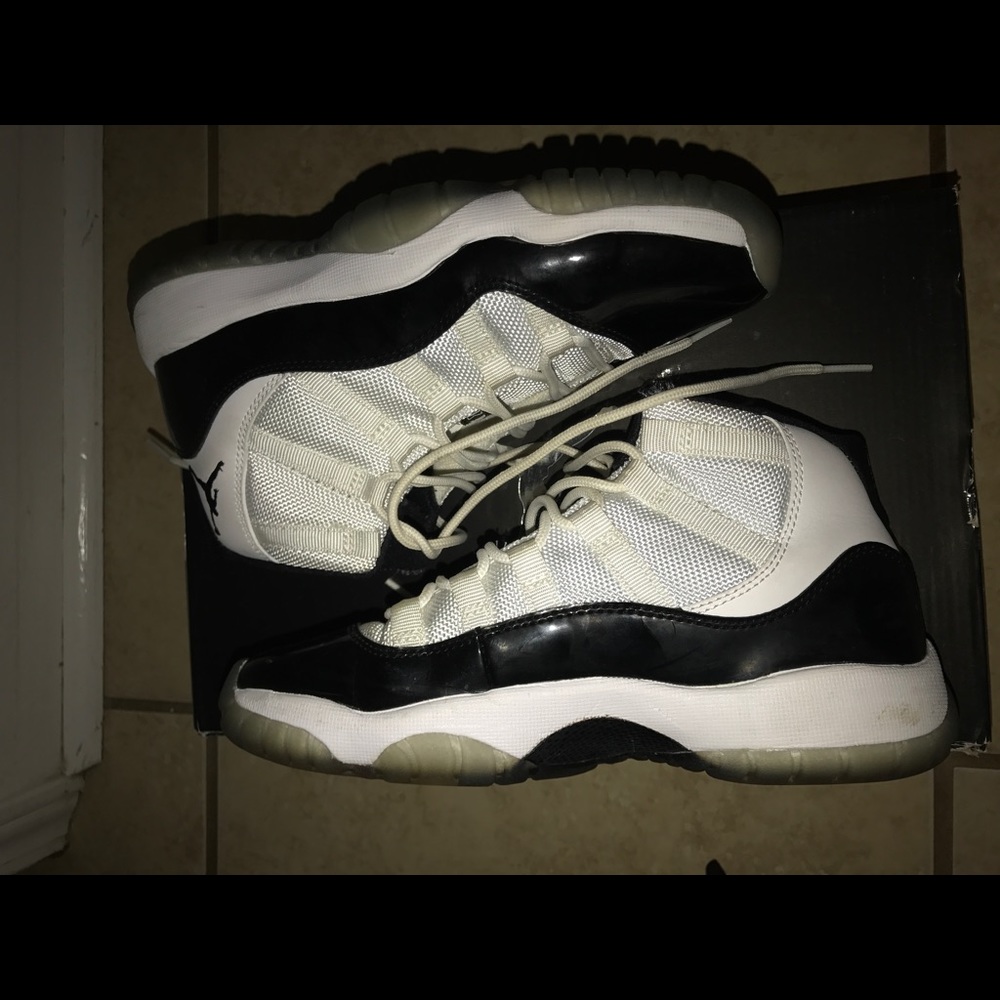 Jordan Concord Retro 11 White|Black Size 4Y