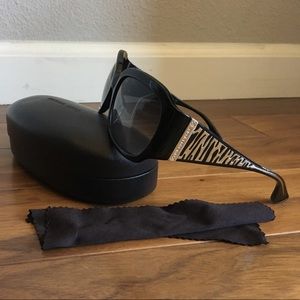 Black Sunglasses - silver and black Zebra siding