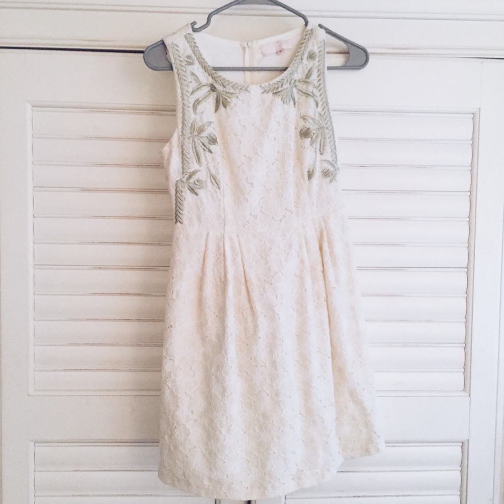 lace white dress
