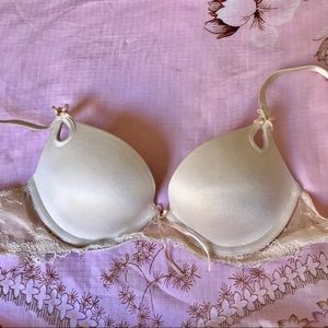 Adorable Heidi Klum push up bra