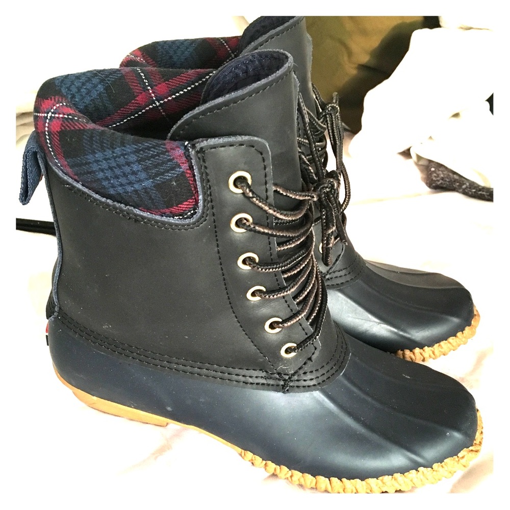 Tommy Hilfiger snow boots -worn once