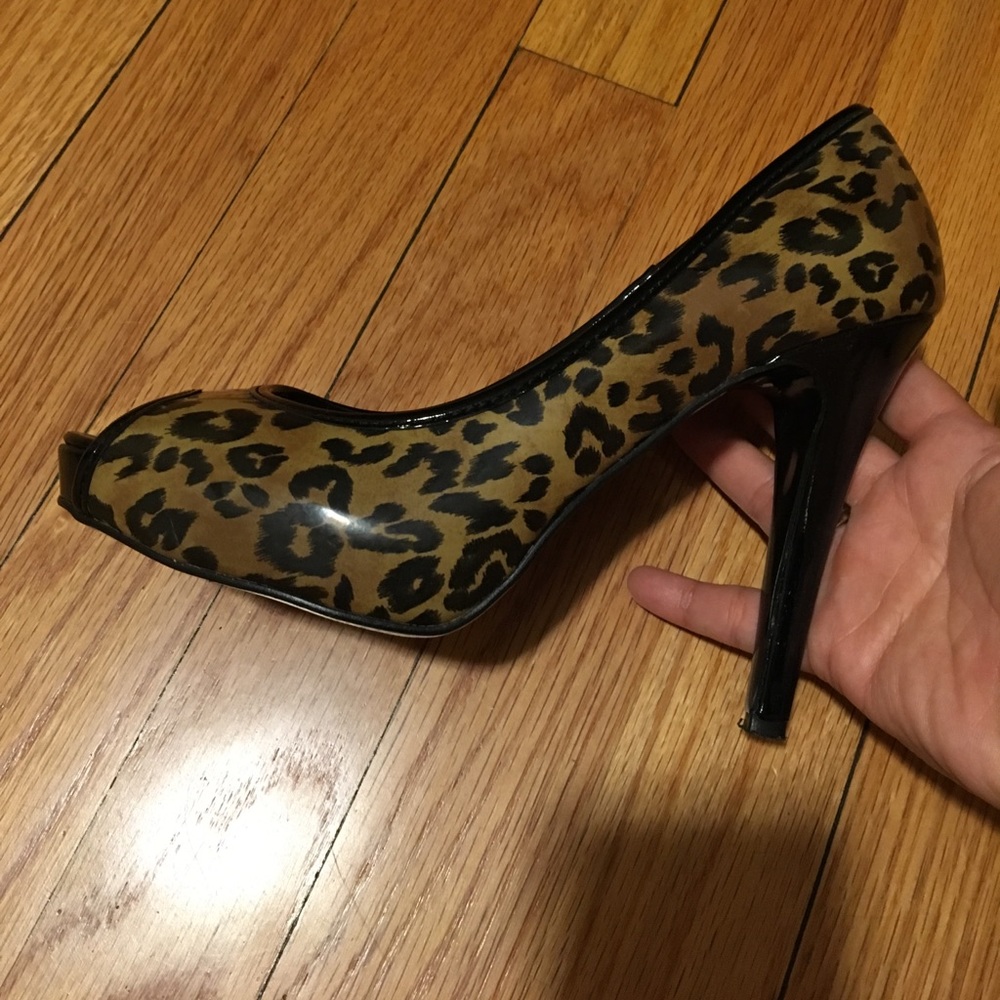 Worn Once For 1 Hour To An Event. - image 1