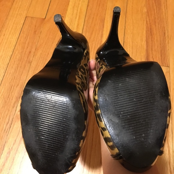 Worn once for 1 hour to an event. - Picture 3 of 3