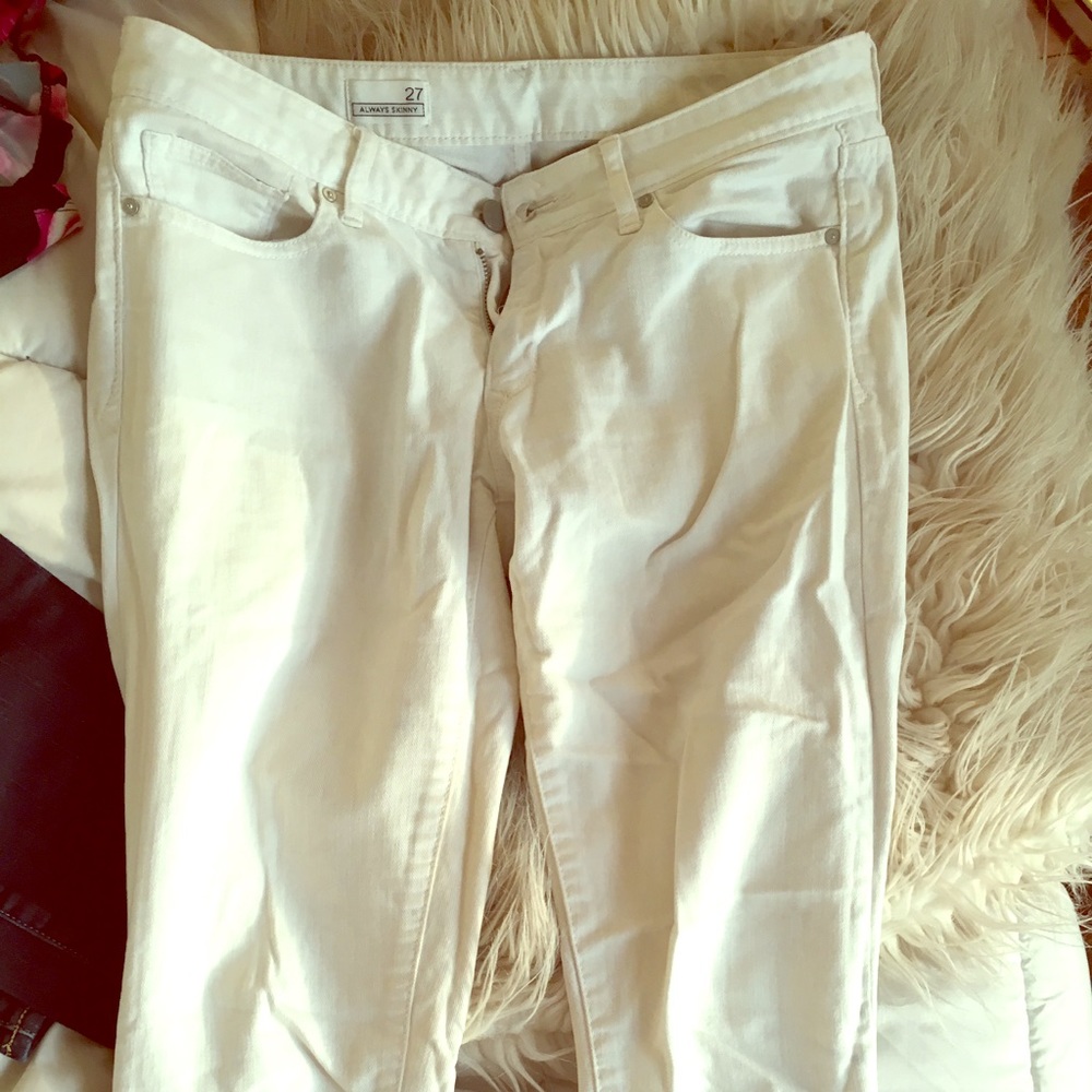 Gap white jeans size 27
