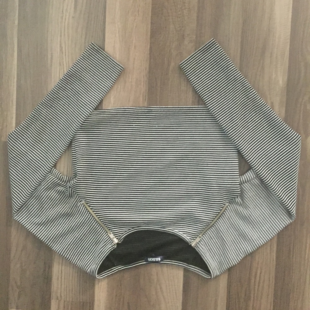 Tildon striped crop top size small