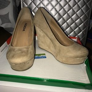 Tan WEDGES