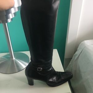 Lychees black boots, hardly worn.