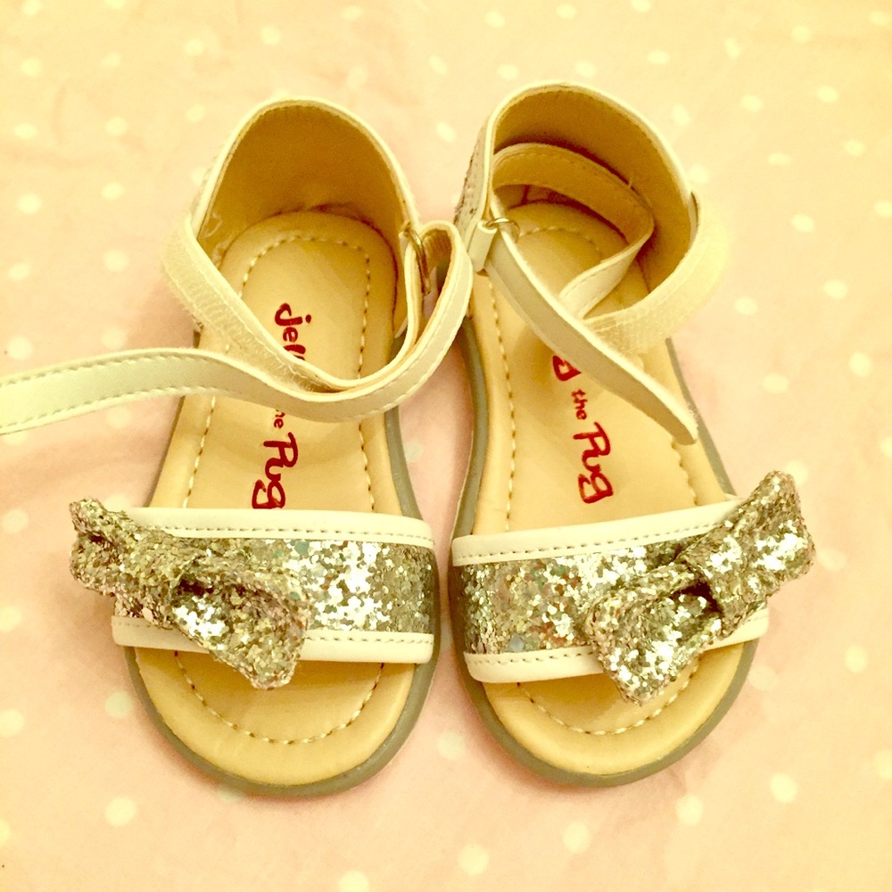 BRAND NEW Sandals; toddler 4