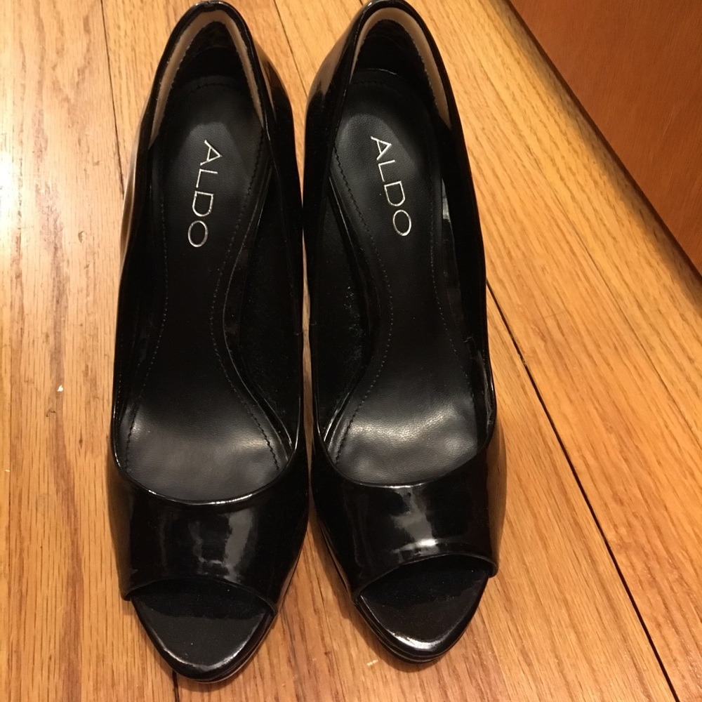 EUC Patent leather Aldo shoes