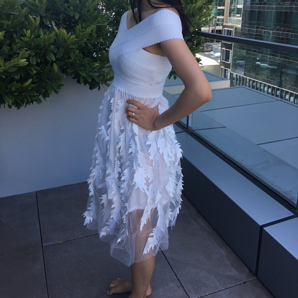 ❤️💜NWT gorgeous summery white dress - Picture 3 of 8