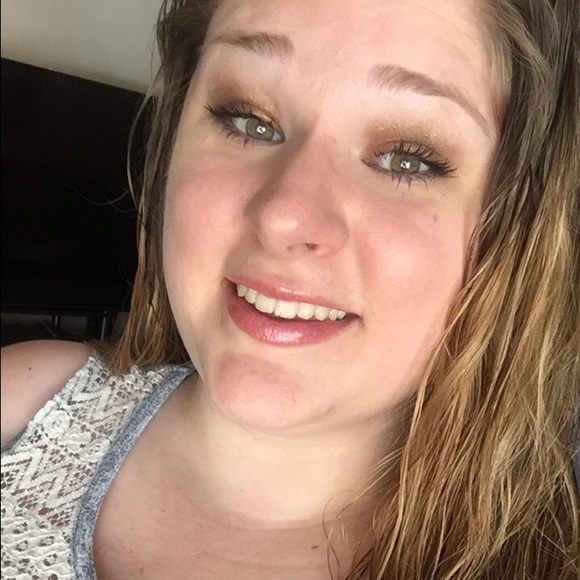 Meet your Posher, Kaitlyn - Picture 1 of 1