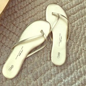 Like new! Gap gold sandals!!