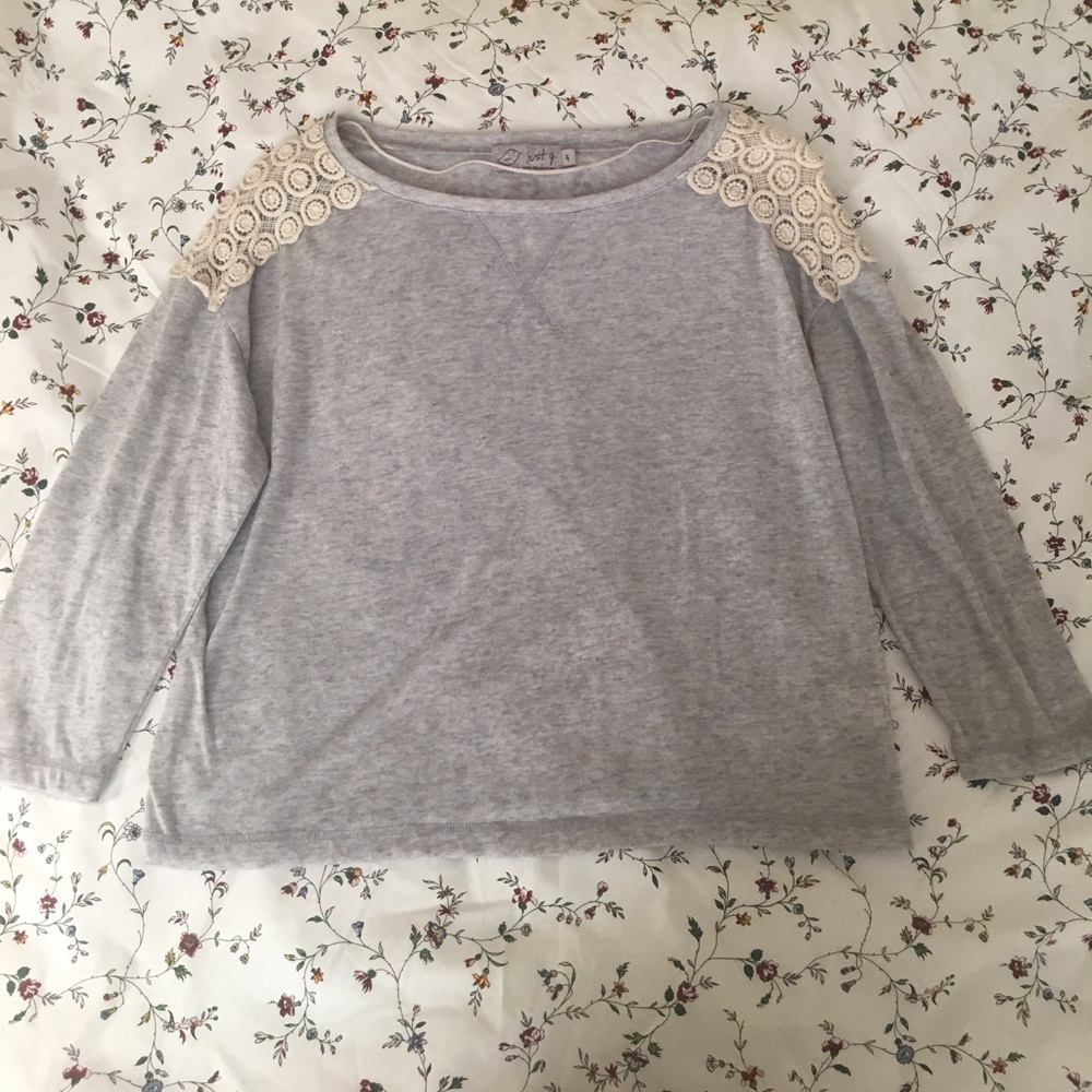 Gray shirt with lace details
