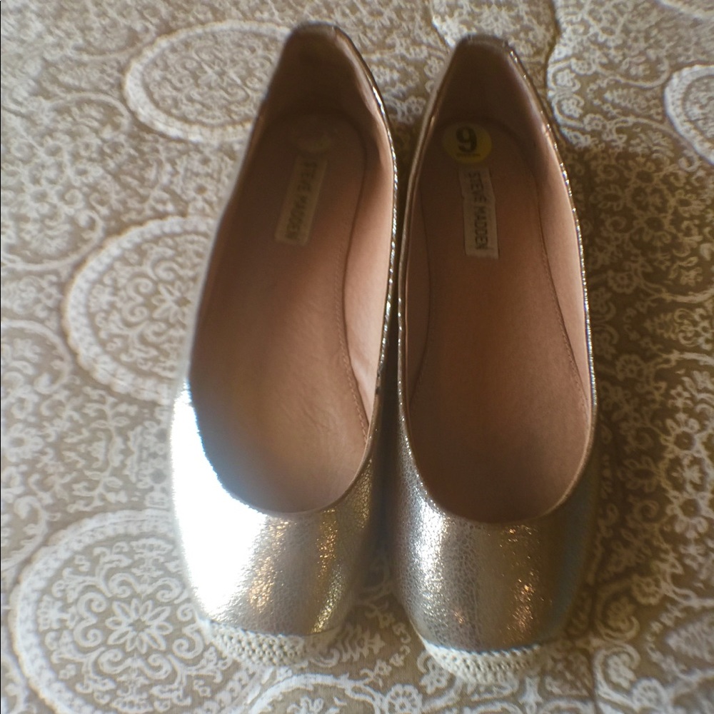Steve Madden Gold driving shoes