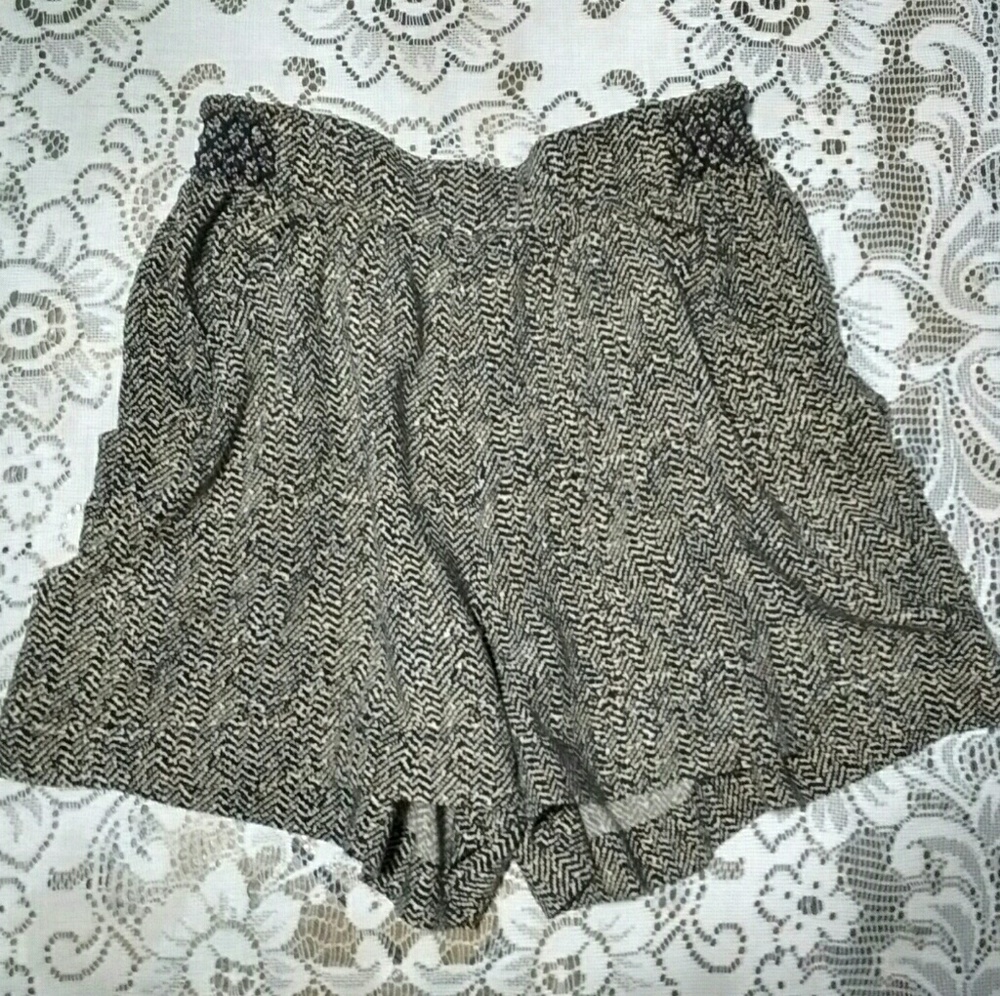 Ecoté By Urban Outfitters High Rise Soft Shorts S