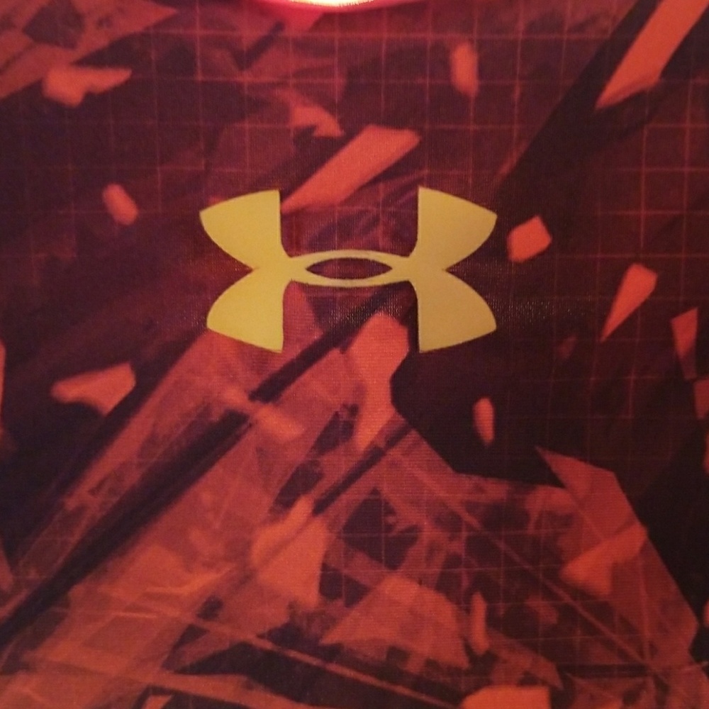 Workout top - Picture 3 of 6