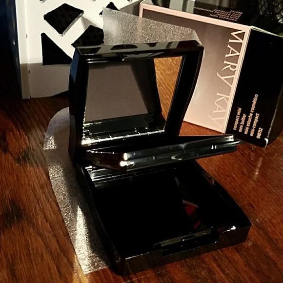 Mary Kay Mini Compact - Picture 2 of 3