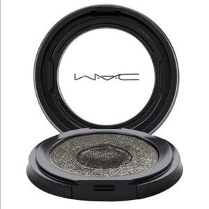 NEW MAC INTO THE WELL EYESHADOW WHATS YOUR FANTASY