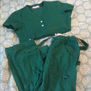 Koi hunter green scrub set petite XS