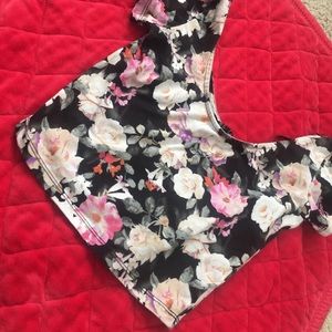 FLORAL BLACK TOP