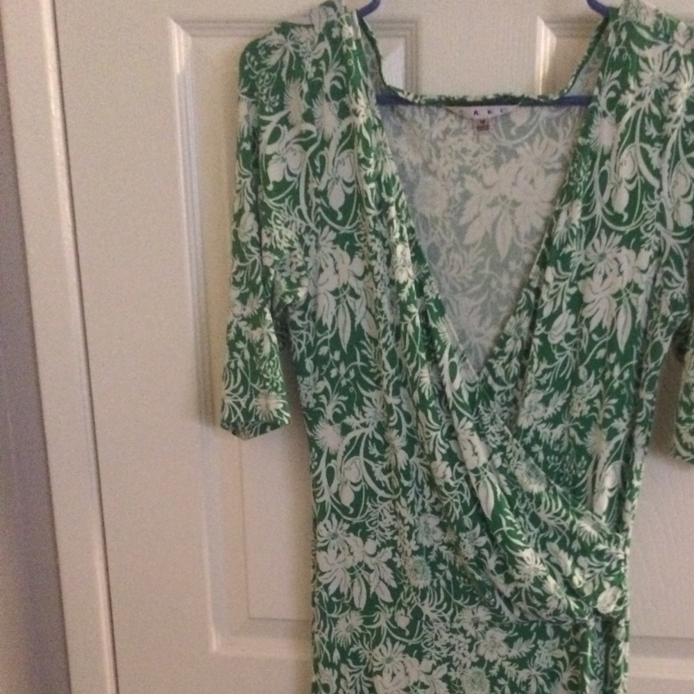 Cabi Dress Size Medium (8) Green Mums Print