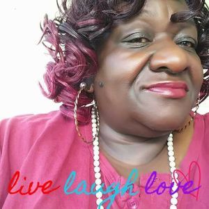 Meet your Posher, Yolanda