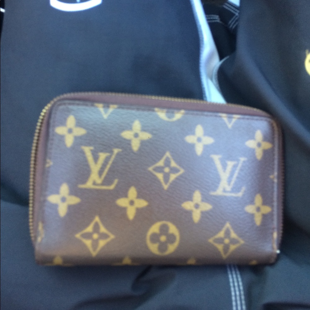 Loui Vuitton wallet