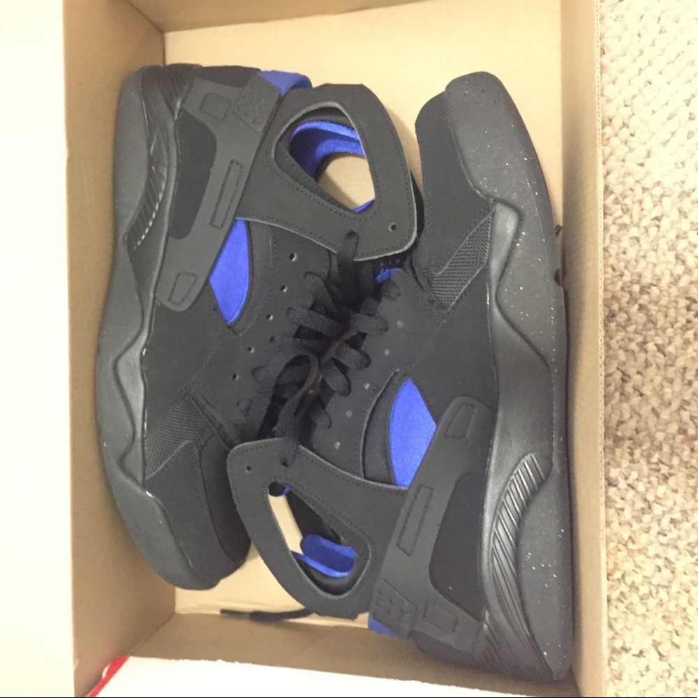 NEVER WORN NIKE HURRACHES