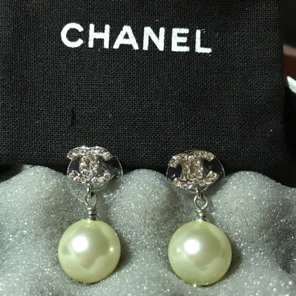 Chanel Crystal Pearl CC Drops earrings silver