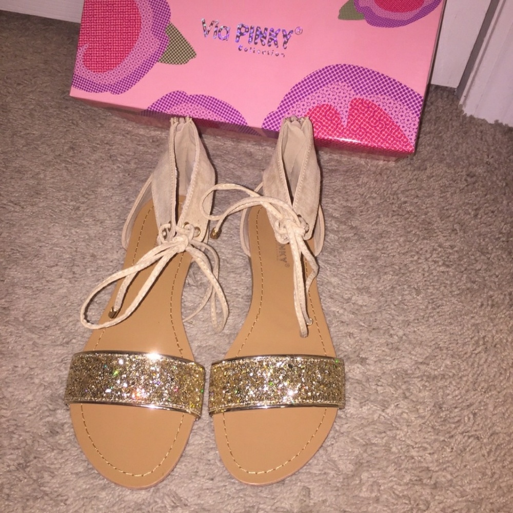 Brand New never worn sandals 7.5
