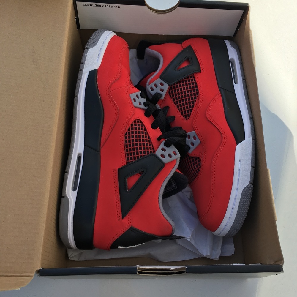 Jordan 4 Toro