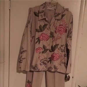 Tantrum casual pants suit size XL. Tan & multicolo