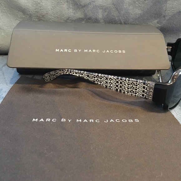 Marc Jacobs women's sunglasses - Picture 2 of 4
