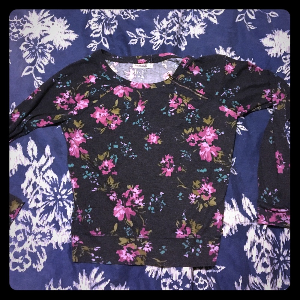 Small floral crop sweater