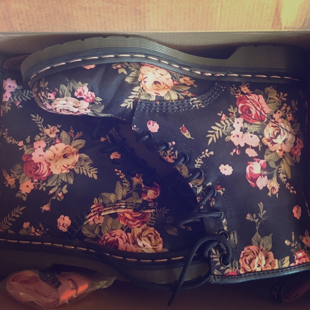 Dr. martens Doc Martens Victorian floral boots