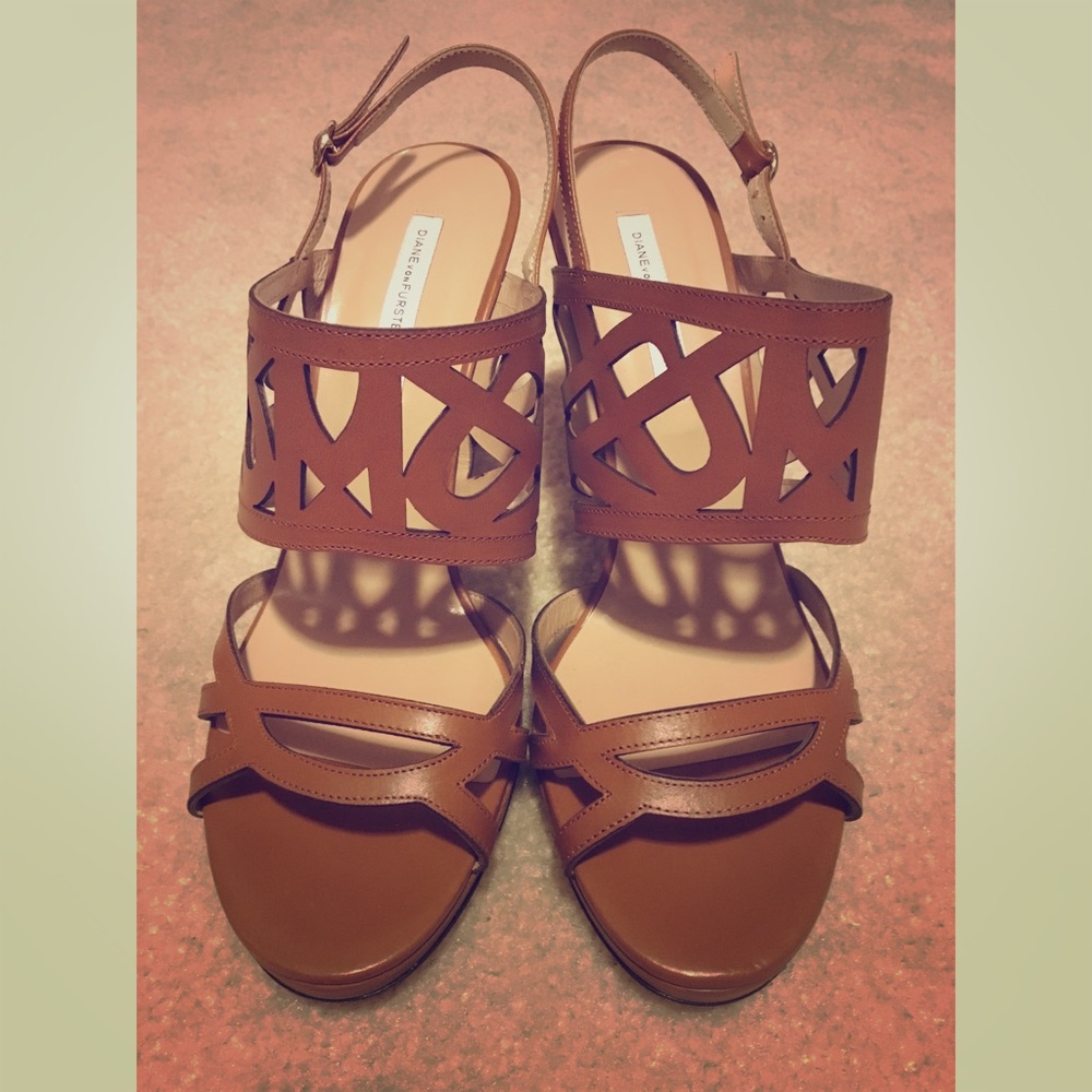 Diane Von Furstenberg Dakota Cutout Leather Heel.