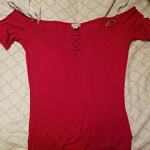 Off shoulder guess top