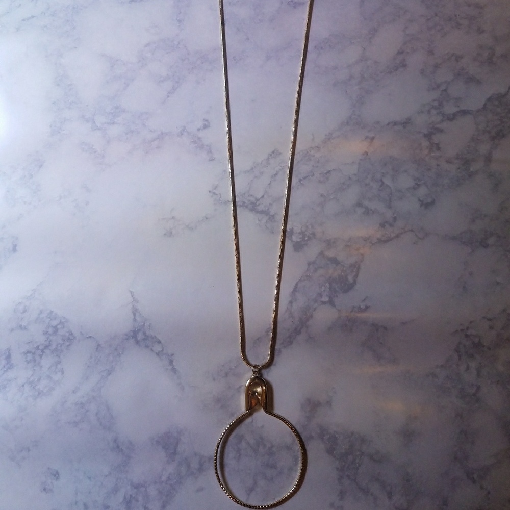 Gold pendant necklace