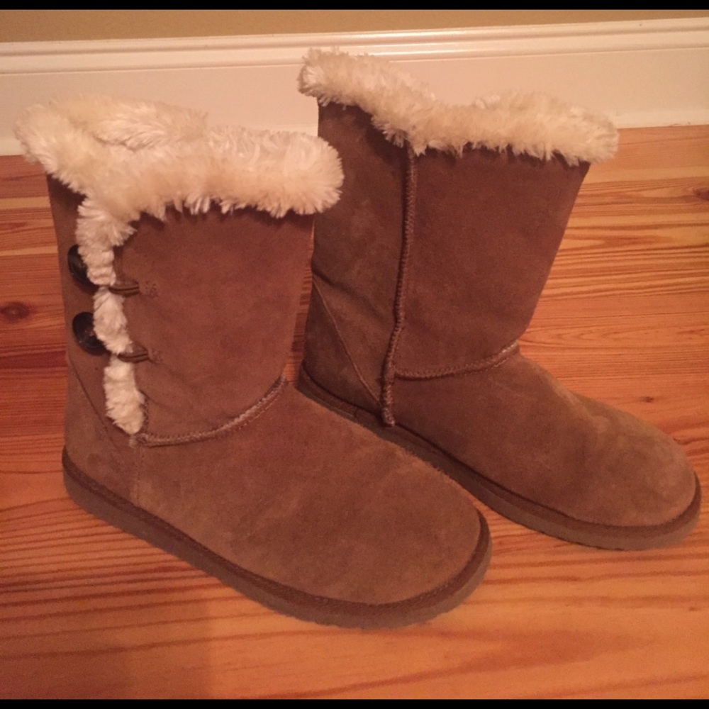 Fur lined boots