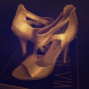 Via Neroli Josephina gold opened toe