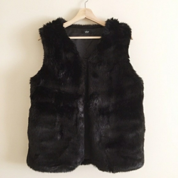 Cara New York Jackets & Blazers - Cara New York faux fur vest