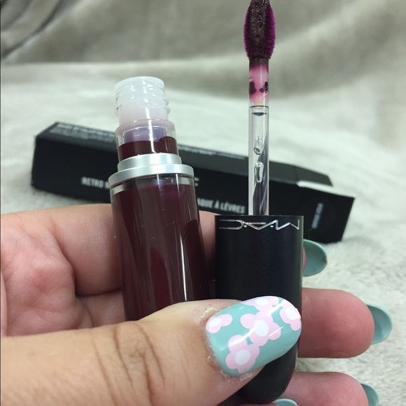 New MAC matte lip color High Drama - Picture 3 of 5