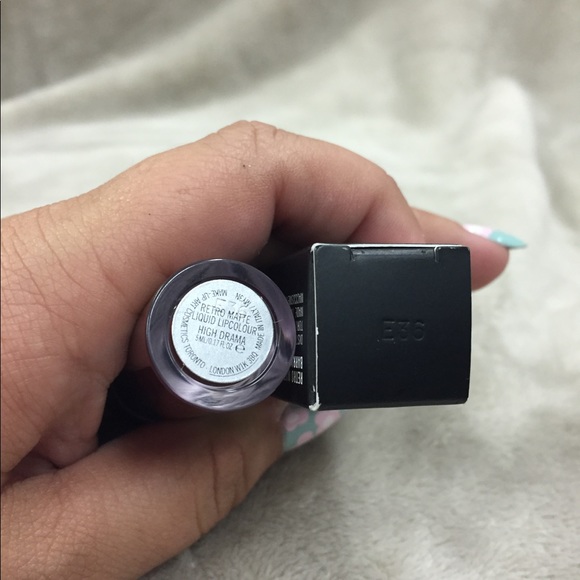 New MAC matte lip color High Drama - Picture 4 of 5