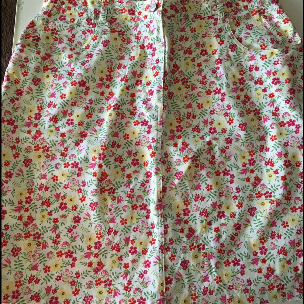 Bill Blass white with flowers cotton/spandex skirt