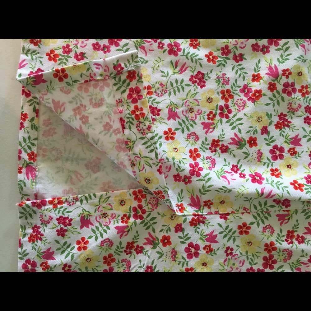 Bill Blass white with flowers cotton/spandex skirt - Picture 6 of 6